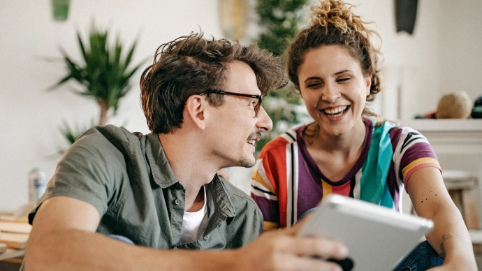 IgA nephropathy: A middle-aged woman and a man are talking about the disease