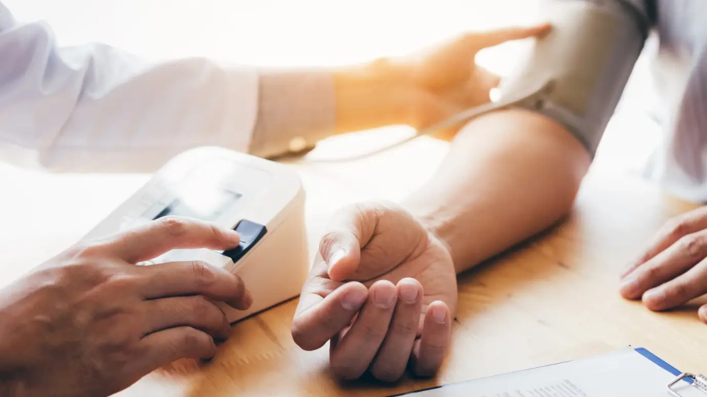A doctor measuring a IgAN-patient's blood pressure] 